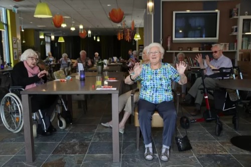 Fotobron: Beweegbingo bij Hof van Bethanië © Sem Wijnhoven / DCI Media