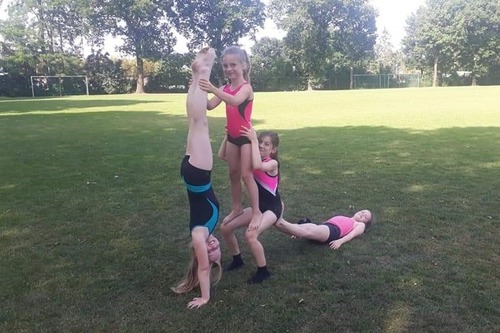 Acro 2